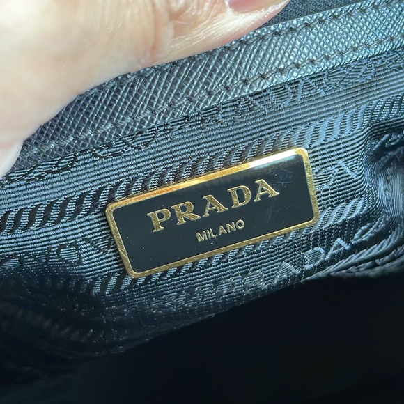 PRADA Saffiano Lux Tote Medium Size - Black - Picture 8 of 16